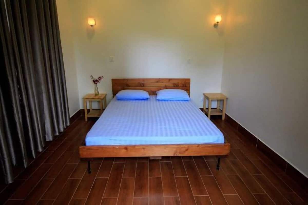 1 bedroom, desk, laptop workspace, free WiFi