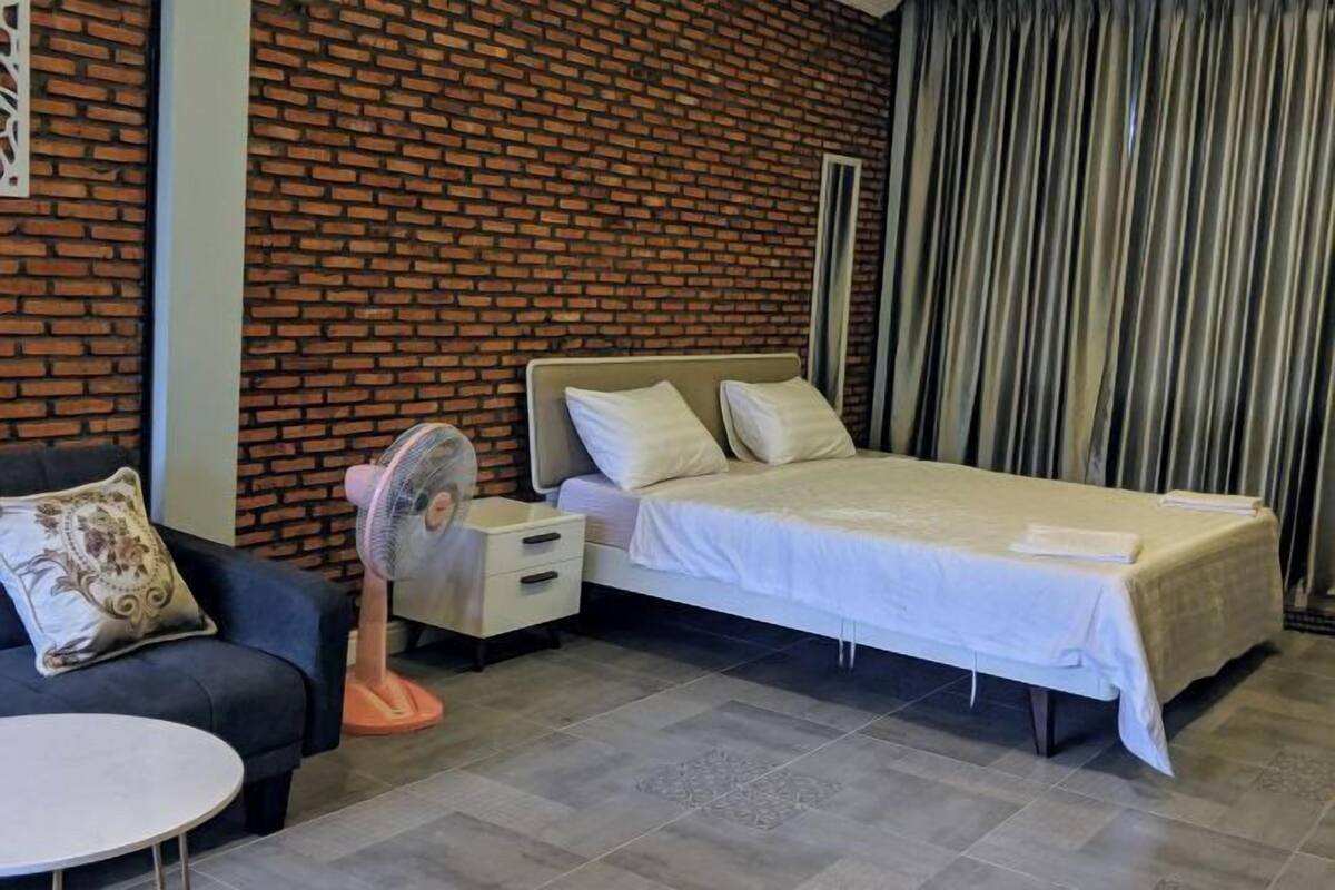 Desk, laptop workspace, WiFi (free), bed sheets