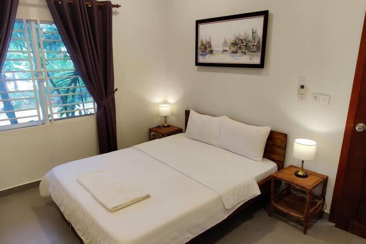 1 bedroom, desk, laptop workspace, free WiFi