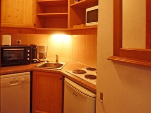 Microwave, dishwasher - Resort center, 1st floor, swimming pool, sauna, balcony, tv, ski locker, 36m², Les Orres (Les Orres)