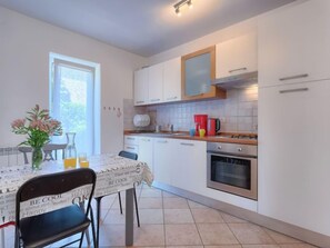 Réfrigérateur, four, lave-vaisselle