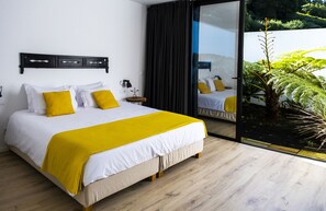 3 chambres, bureau, fer et planche à repasser, accès au Wi-Fi (inclus)