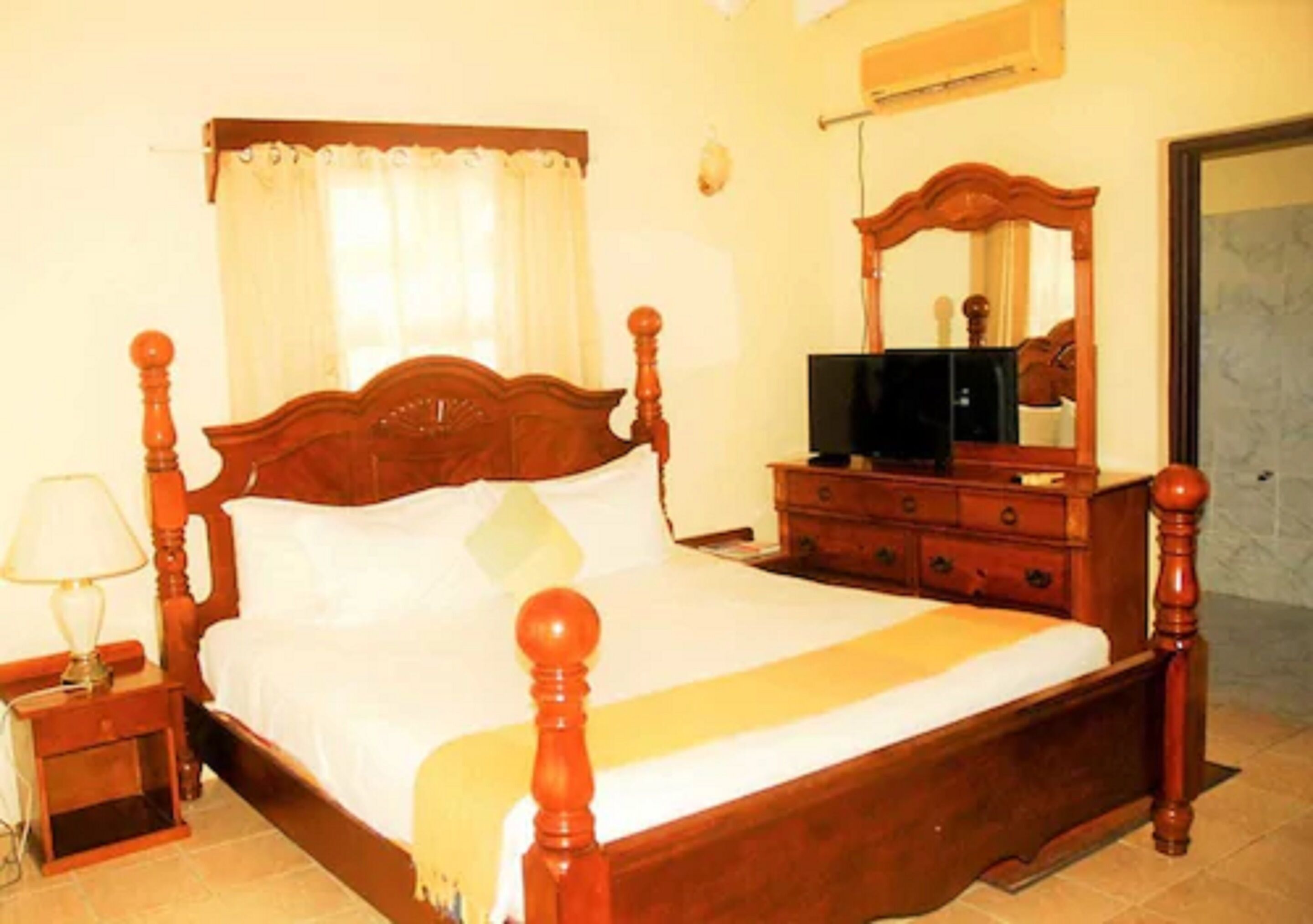 Free WiFi, bed sheets, wheelchair access