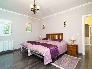 3 bedrooms, iron/ironing board, WiFi