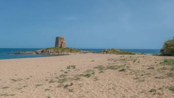 Una spiaggia nelle vicinanze