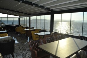 Free daily continental breakfast - The Klazomenai Marine Hotel (Urla)