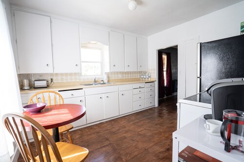 Decadent 2 BR Home Downtown Moscow Enorme estacionamiento para vehículos recreativos