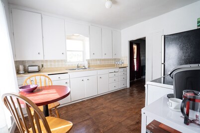 Decadent 2 BR Home Downtown Moscow Huge RV Parking