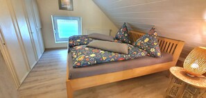 2 bedrooms, desk, iron/ironing board, travel cot