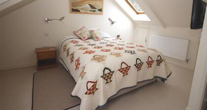 Captains Cottage - Four Bedroom Cottage, Sleeps 7