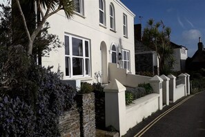 Unclassified image, 4 of 25, button - Captains Cottage - Four Bedroom Cottage, Sleeps 7 (St Mawes)