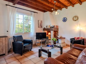 Een televisie en een dvd-speler