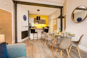 Interior - Central Apartment in Ambleside with parking by LetMeStay (Ambleside)