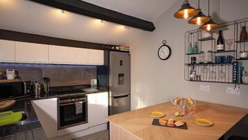 Cookware/dishes/utensils