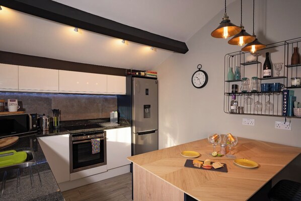 Cookware/dishes/utensils