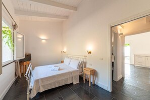 2 bedrooms, bed sheets, wheelchair access