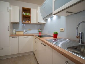 Réfrigérateur, micro-ondes, four, lave-vaisselle