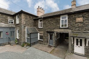 Exterior - Cosy Nook - Central Windermere home by LetMeStay (Windermere)