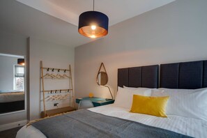 2 bedrooms, iron/ironing board, WiFi, bed sheets - Cosy Nook - Central Windermere home by LetMeStay (Windermere)