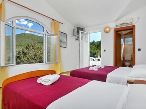2 bedrooms, free Internet