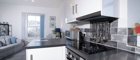 Réfrigérateur, micro-ondes, four, lave-vaisselle