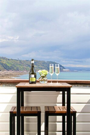 Outdoor dining - Emelle, Kingsand, near the water's edge (Kingsand)