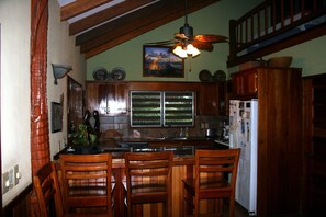 冰箱、微波炉、烤箱、炉灶