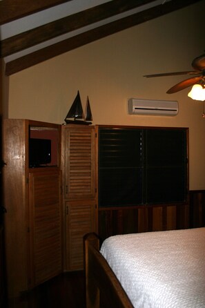 2 bedrooms, in-room safe, WiFi, bed sheets