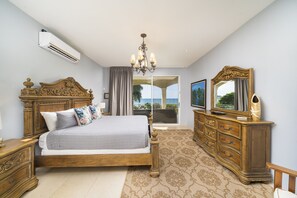 7 bedrooms, in-room safe, free WiFi, bed sheets - Beachfront Potrero: nice 7-BR villa, chef included - Casa Royal (Potrero)