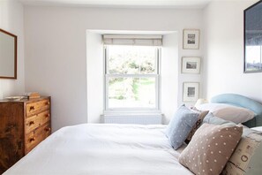 3 bedrooms, iron/ironing board, WiFi