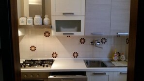 Lave-vaisselle, cafetière/bouilloire