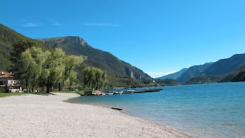 Tæt på stranden