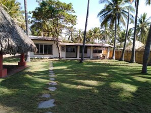Property grounds - Beach front house next to restaurant (Acajutla)