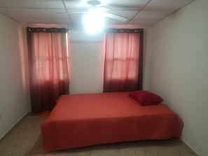 3 bedrooms, free WiFi, bed sheets - Beach front house next to restaurant (Acajutla)