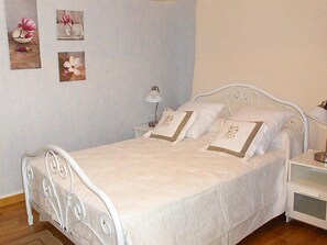 2 chambres, fer et planche à repasser