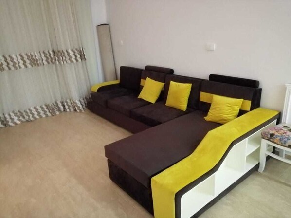 Deluxe-Studio, 1 Doppelbett und Schlafsofa, Meerblick | Wohnzimmer | Flachbildfernseher