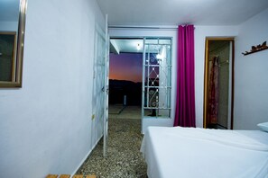 Comfort-Zimmer, 1 Schlafzimmer, mit Bad, Bergblick | Allergikerbettwaren, Daunenbettdecken, Minibar, individuell dekoriert