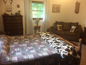 4 bedrooms, desk, iron/ironing board, free WiFi