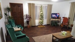 Smart-TV, bøker, musikkbibliotek og filmbibliotek