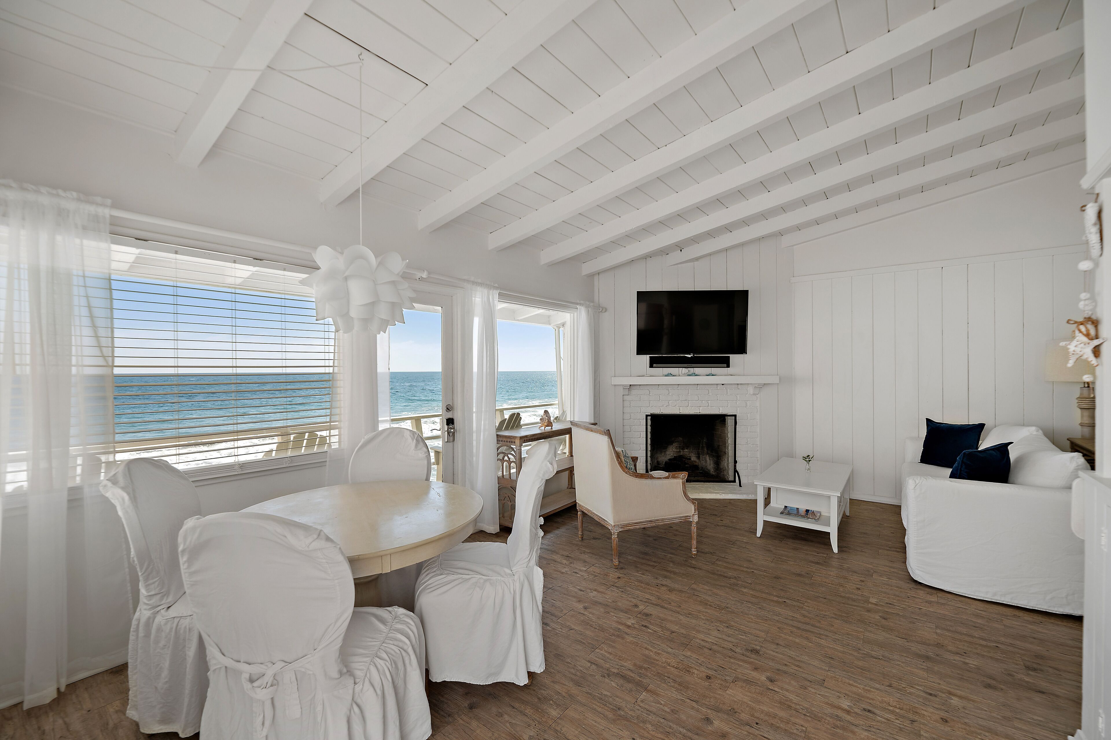 Oceanfront Bungalow Malibu Carbon Beach- Bungalow Six