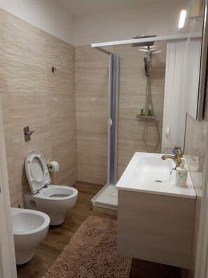 Kostenlose Toilettenartikel, Haartrockner