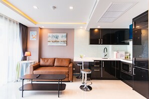 Deluxe One-Bedroom Garden View | Private kitchenette | Full-sized fridge, microwave, stovetop, dishwasher - Centara Grand Avenue by Pattaya Holiday (Pattaya)