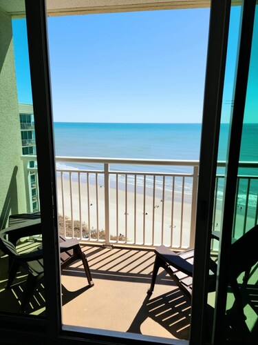Oceanfront Penthouse w/Breathtaking views. Lazy River, pools, hot tubs.