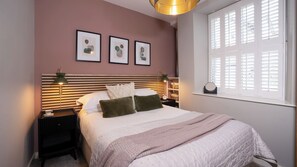 1 bedroom, iron/ironing board, WiFi - Dog friendly apartment with Sky TV by LetMeStay (Ambleside)