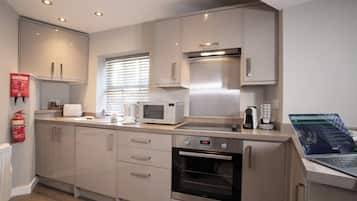 Réfrigérateur, micro-ondes, four, cafetière/bouilloire