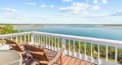 Private romantic lodgings located in wine cellar overlooking Canyon Lake