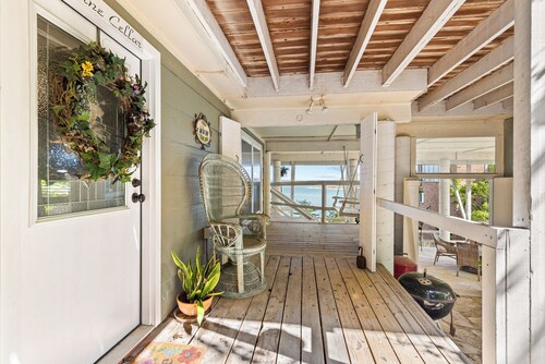 Private romantic lodgings located in wine cellar overlooking Canyon Lake