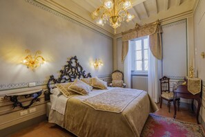 3 bedrooms, iron/ironing board, travel cot, free WiFi