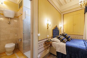 Douche, sèche-cheveux, bidet