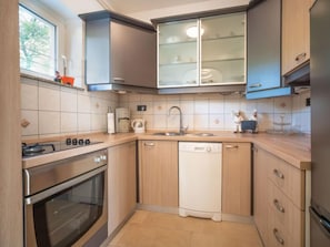 Kühlschrank, Mikrowelle, Ofen, Geschirrspüler
